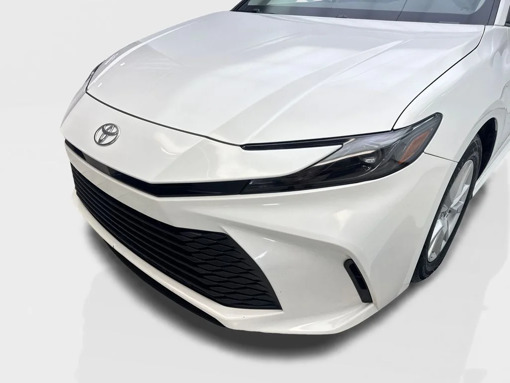 Used 2025 White Toyota LE image 16