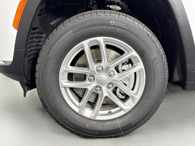 New 2026 Bright White Clearcoat Jeep Laredo image 31