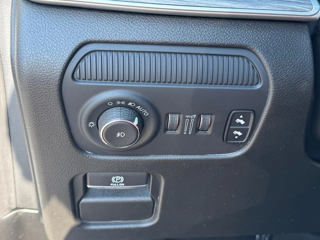 Used 2024 White Jeep Series III image 23