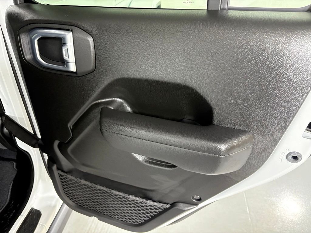 New 2026 Bright White Clearcoat Jeep Mojave image 21