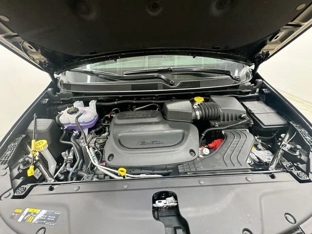 New 2026 Diamond Black Crystal Pearl-Coat Exterior Paint Chrysler Limited image 19