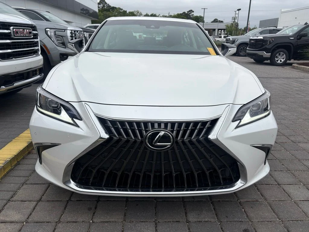 Used 2022 White Lexus 350 image 4