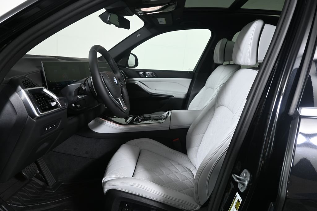 New 2026 Black Sapphire Metallic BMW xDrive50e image 3