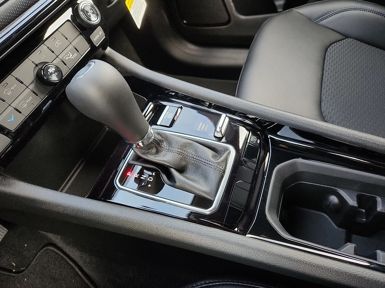 New 2026 White Jeep LATITUDE ALTITUDE 4X4 image 20