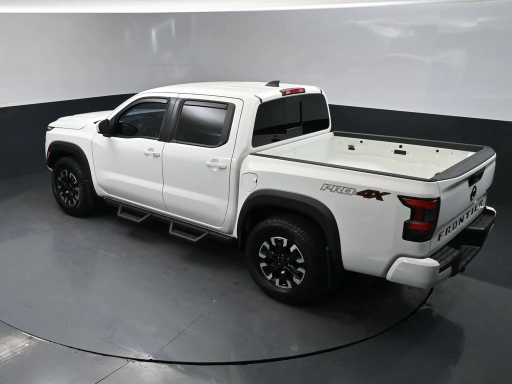 Used 2024 White Nissan PRO-4X image 37
