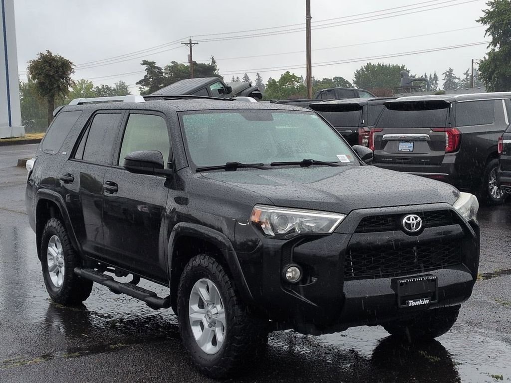 Used 2016 Midnight Black Metallic Toyota SR5 image 7
