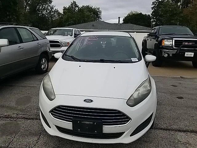 Used 2019 White Ford SE image 10