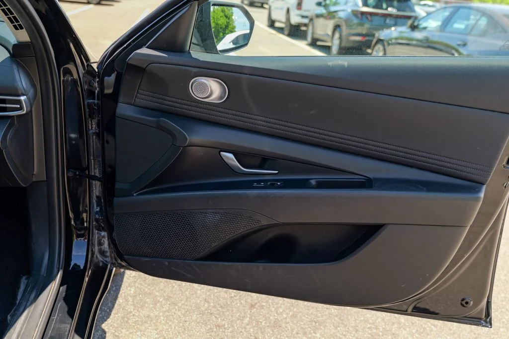 Used 2023 Onyx Black Hyundai SEL image 28