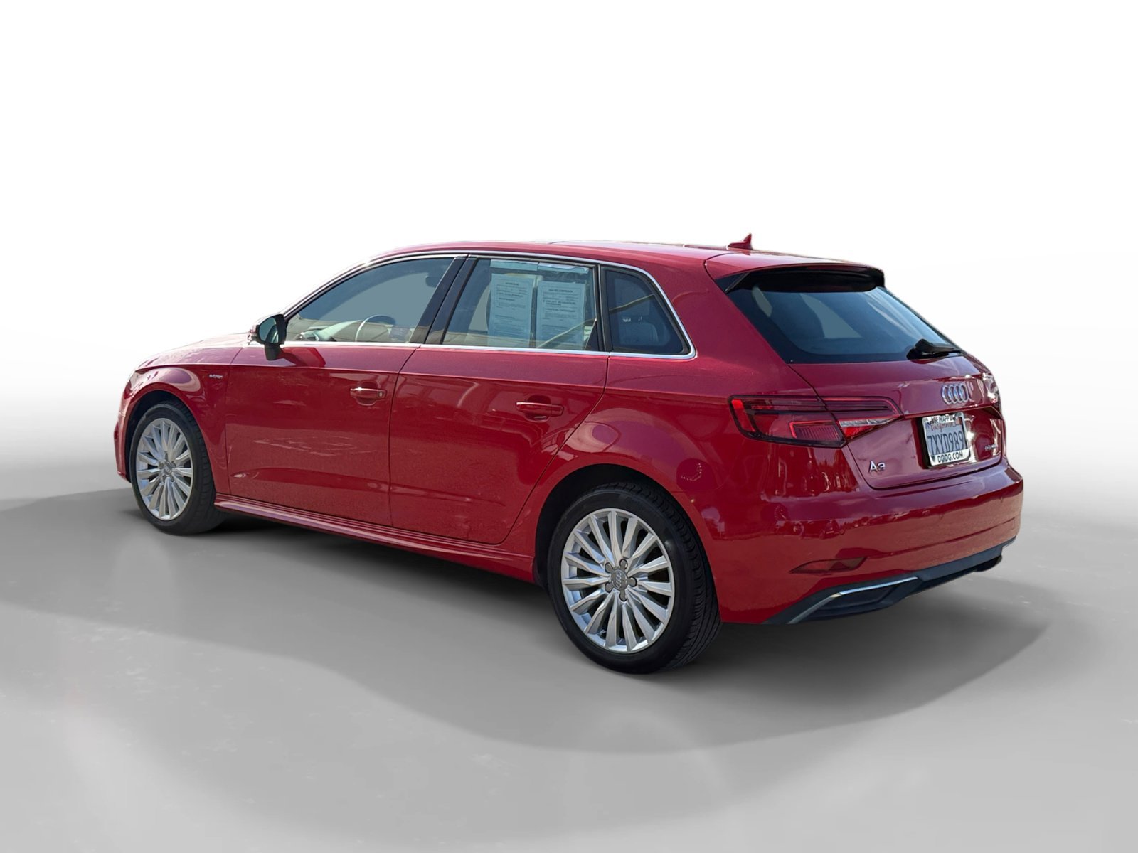 Used 2017 Tango Red Audi  image 3