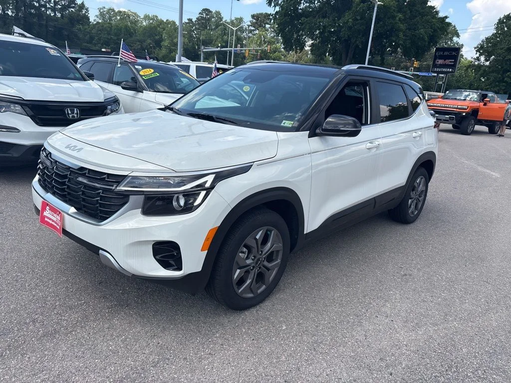 Used 2024 White Kia SX image 4