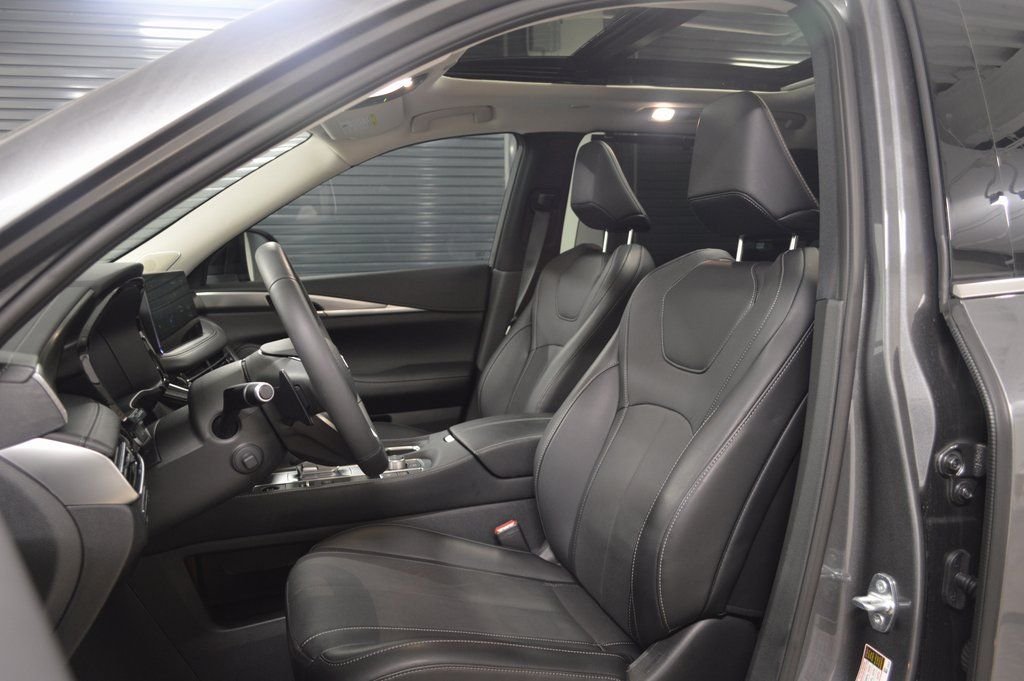 Used 2026 Gray INFINITI LUXE image 5