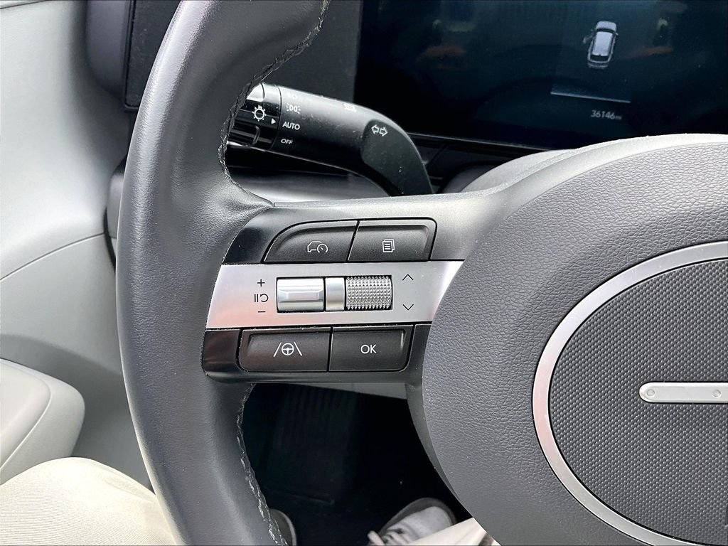 Used 2025 White Hyundai SEL image 22