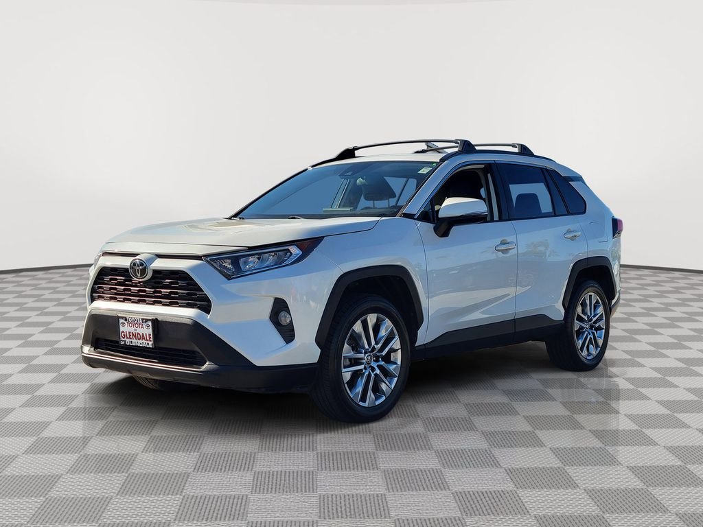 Used 2021 Blizzard Pearl Toyota XLE Premium image 2