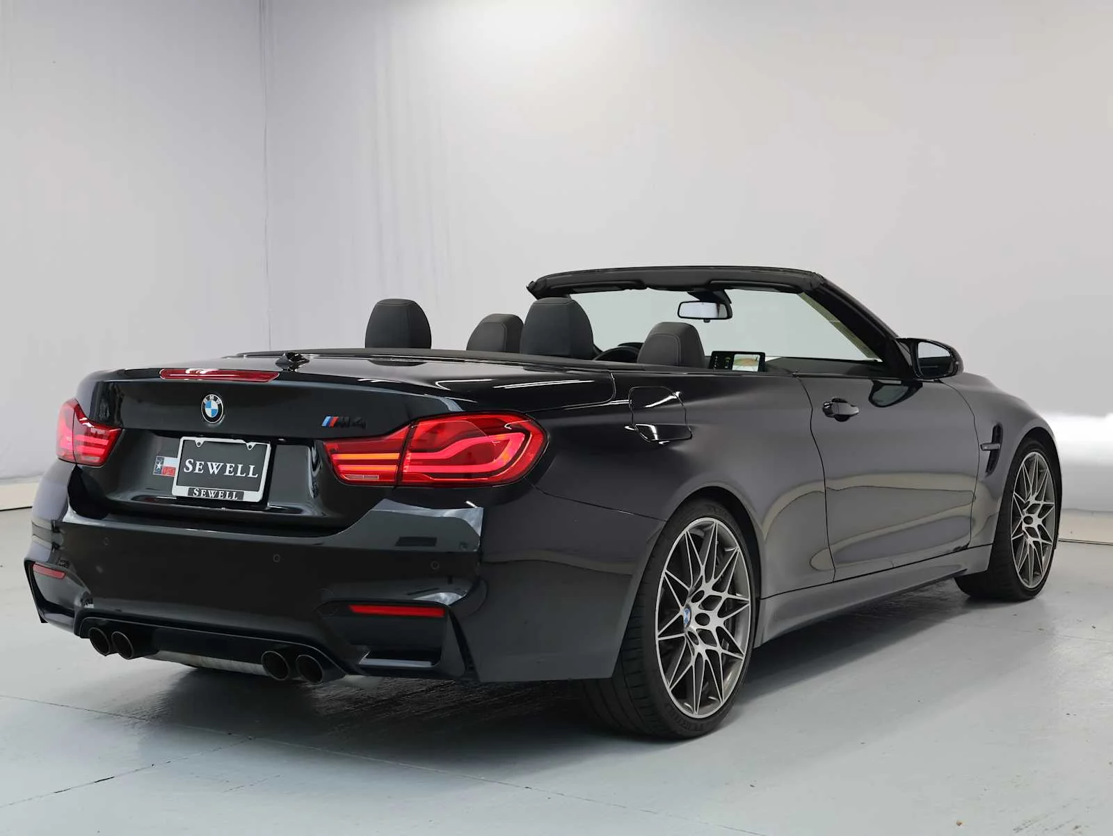 Used 2018 Black Sapphire Metallic BMW  image 10