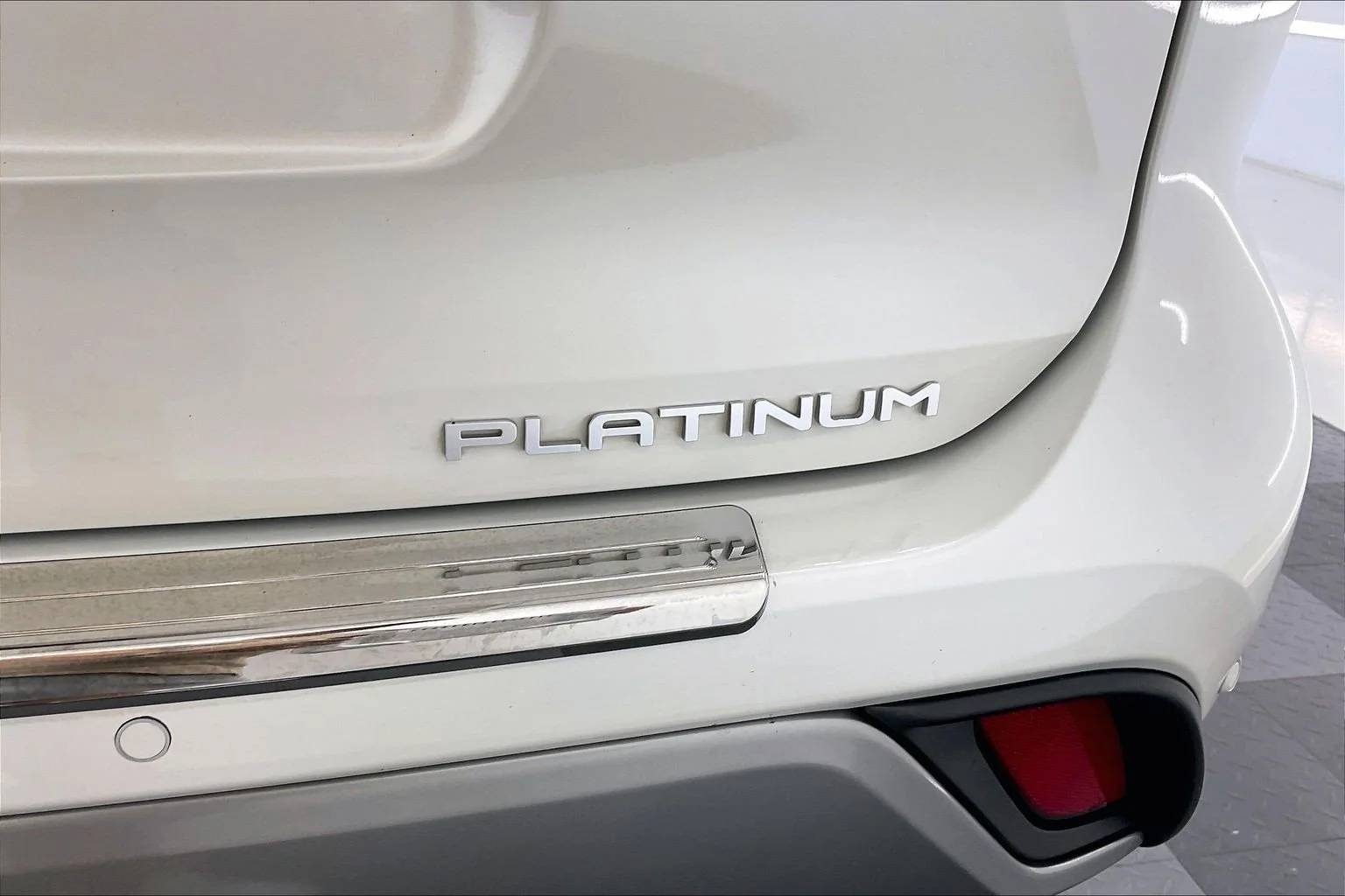 Used 2021 Blizzard Pearl Toyota Platinum image 7