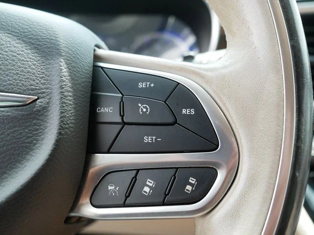 Used 2021 Velvet Chrysler Limited image 27