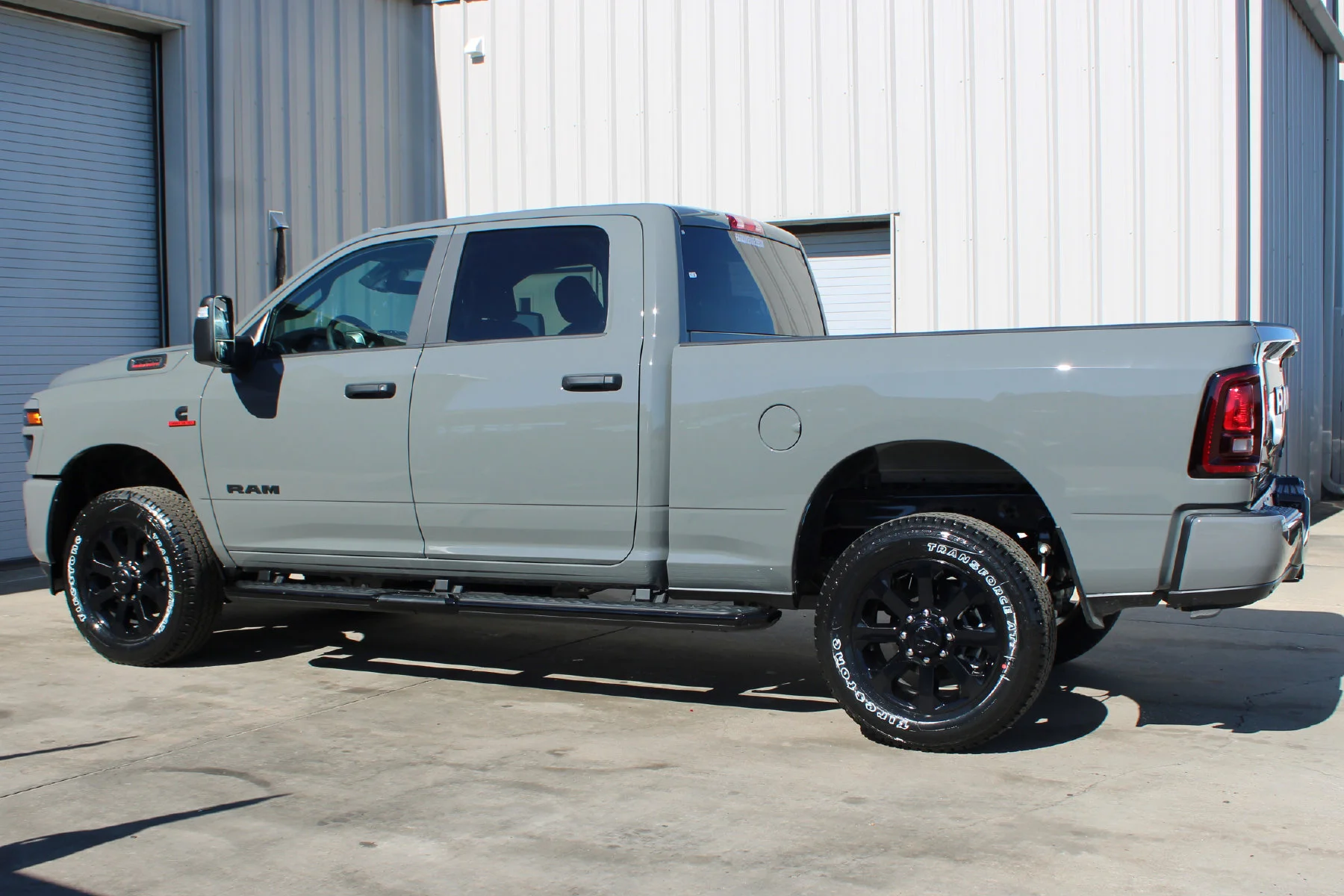 New 2026 Ceramic Gray Clear-Coat Exterior Paint RAM BIG HORN CREW CAB 4X4 image 33