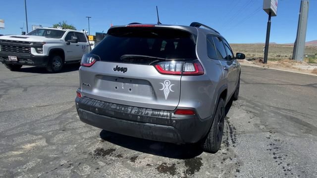 Used 2021 Silver Jeep Altitude 4x4 image 8