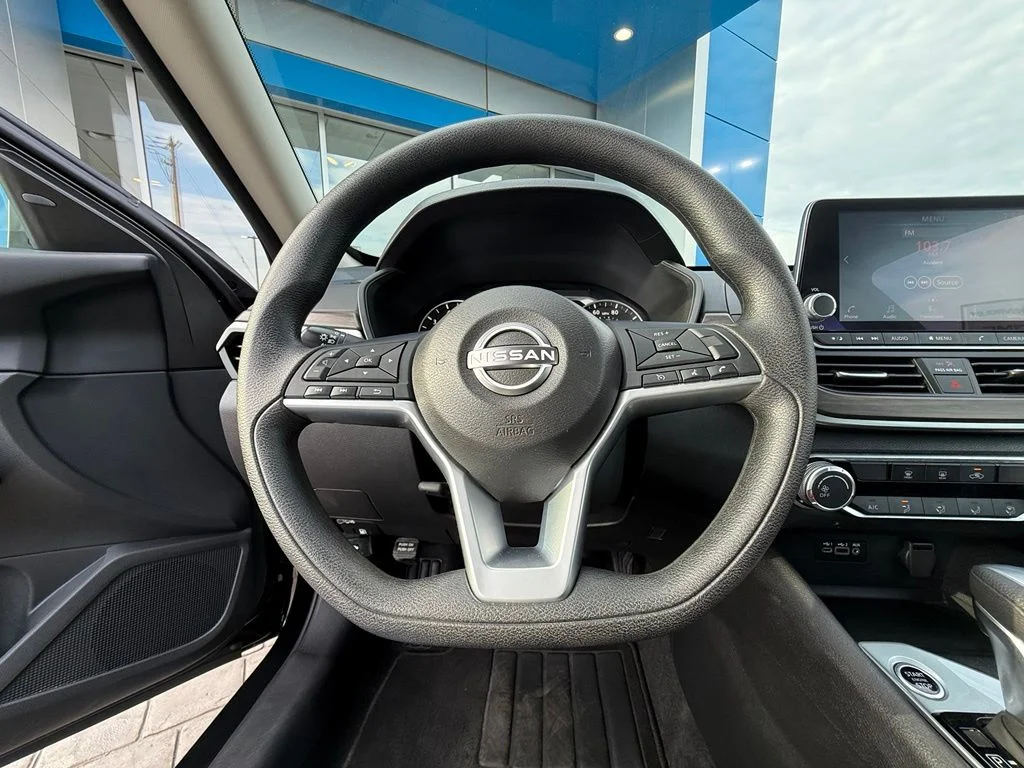 Used 2025 Black Nissan 2.5 SV image 19