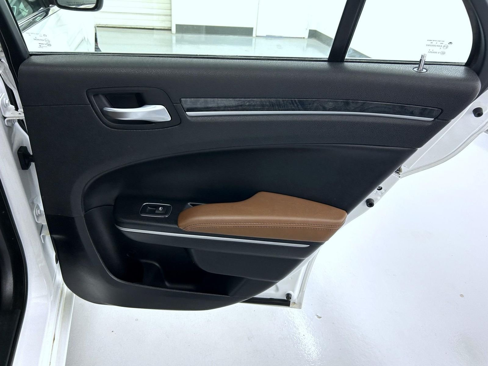 Used 2020 White Chrysler Limited image 17