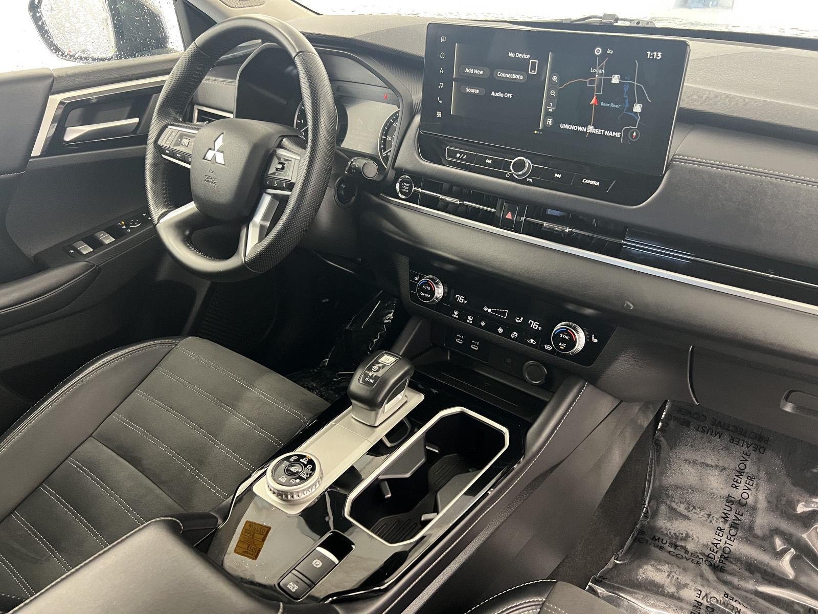 2025 Mitsubishi Outlander SE - Photo 29