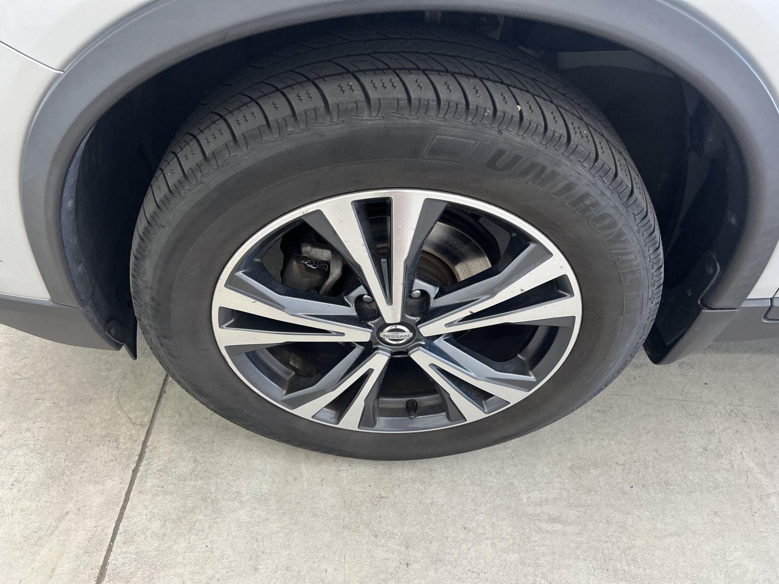 Used 2017 Brilliant Silver Nissan SL image 14