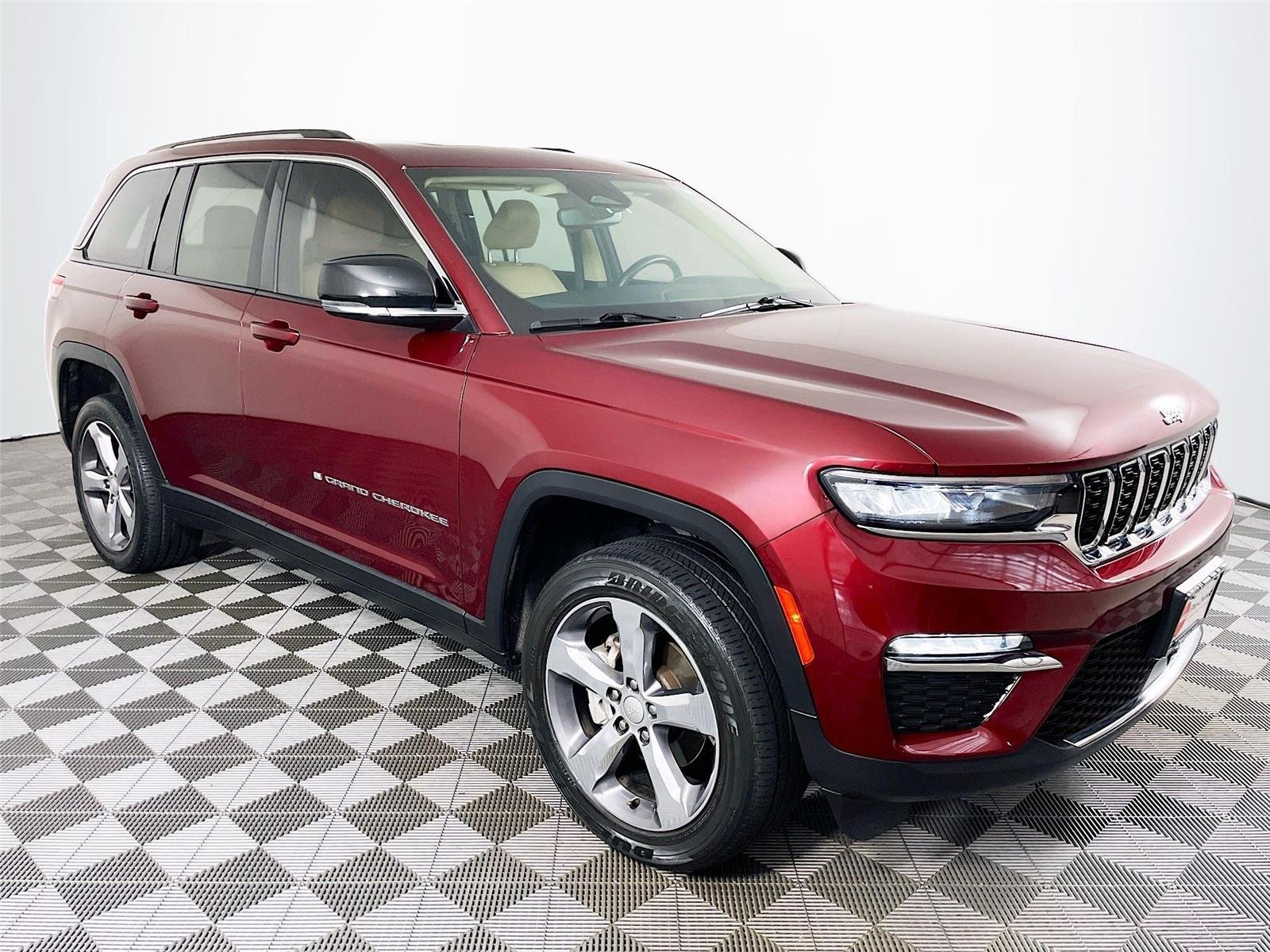 Used 2022 Velvet Red Pearlcoat Jeep Limited image 1