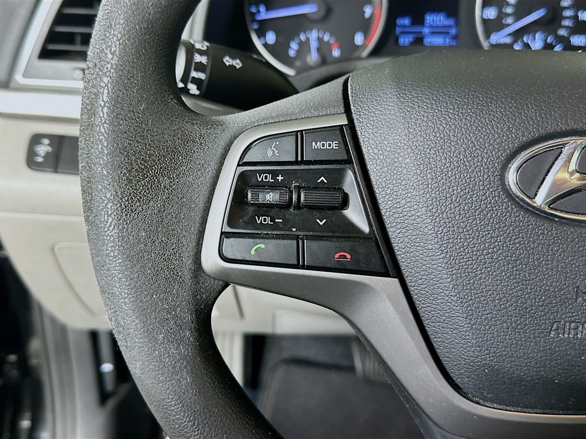 Used 2018 Phantom Black Hyundai SE image 16