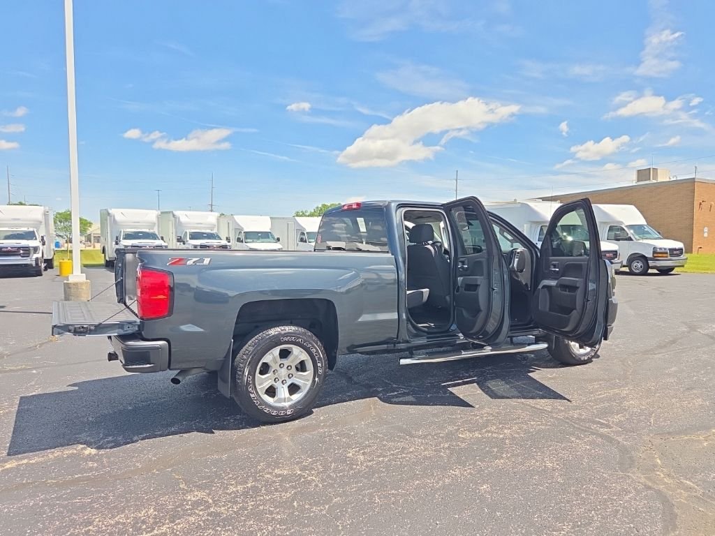 Used 2019 Gray Chevrolet LT image 23