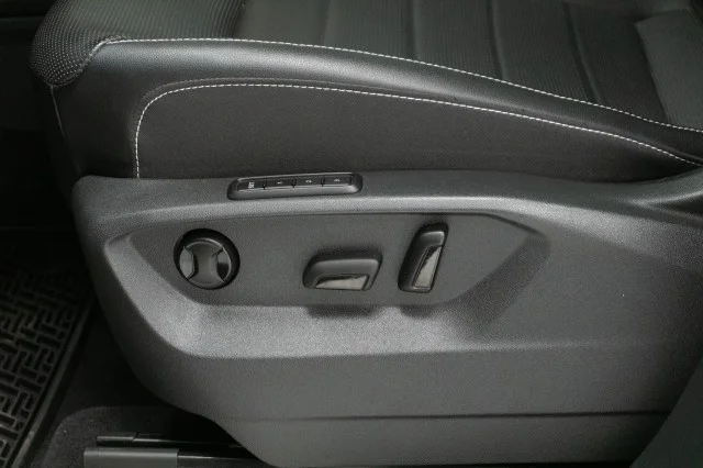 New 2024 Deep Black Pearl Effect Volkswagen 2.0T SEL image 17