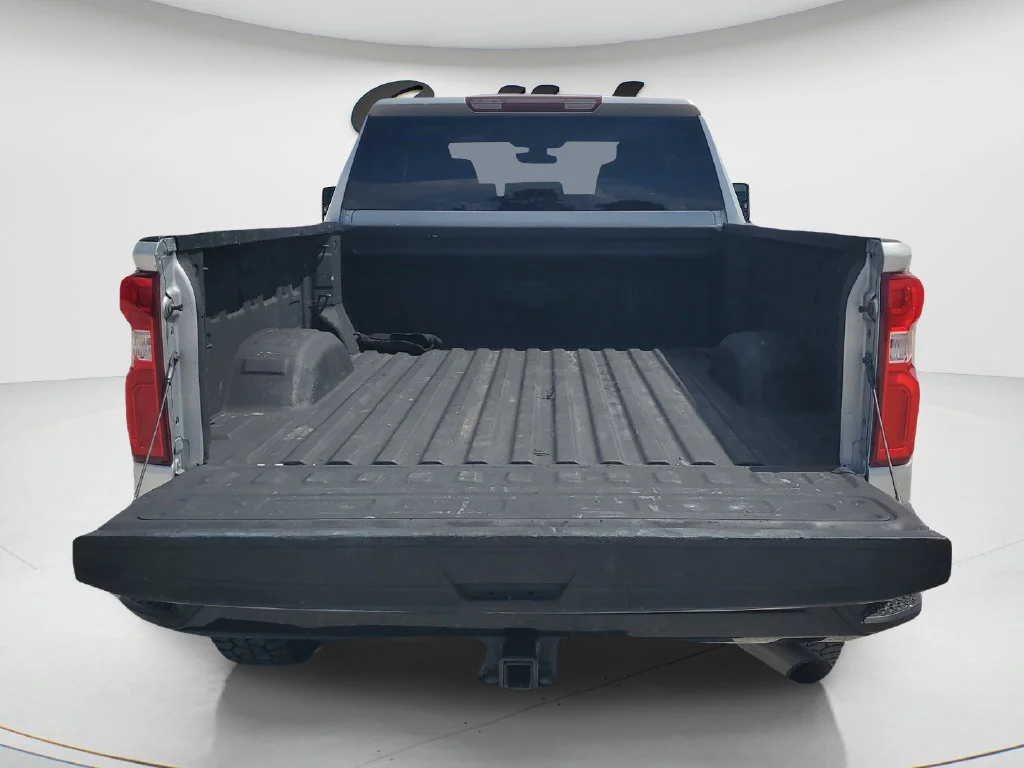Used 2021 SILVER ICE METALLIC Chevrolet Custom image 12