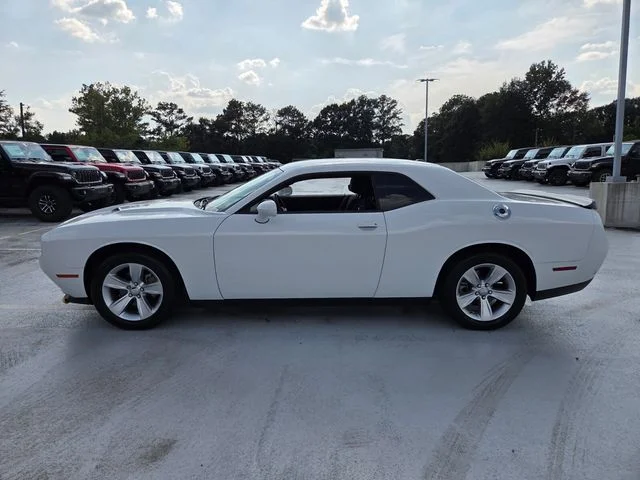 Used 2023 White Dodge SXT image 4