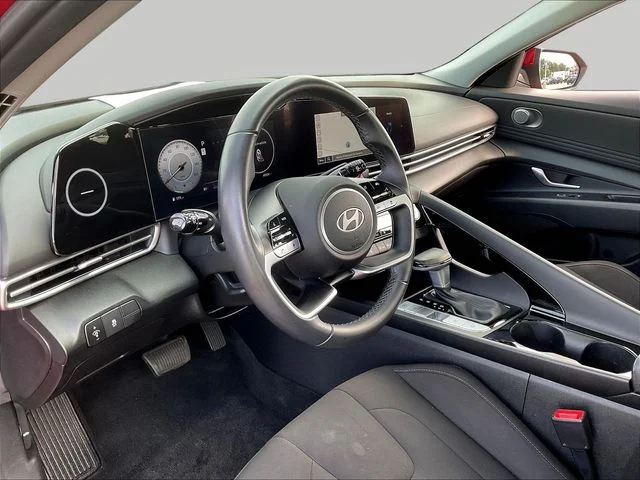 Used 2025 Red Hyundai SEL Convenience image 18