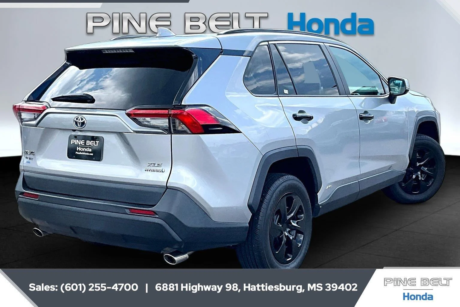 Used 2024 Silver Sky Metallic Toyota XLE image 11