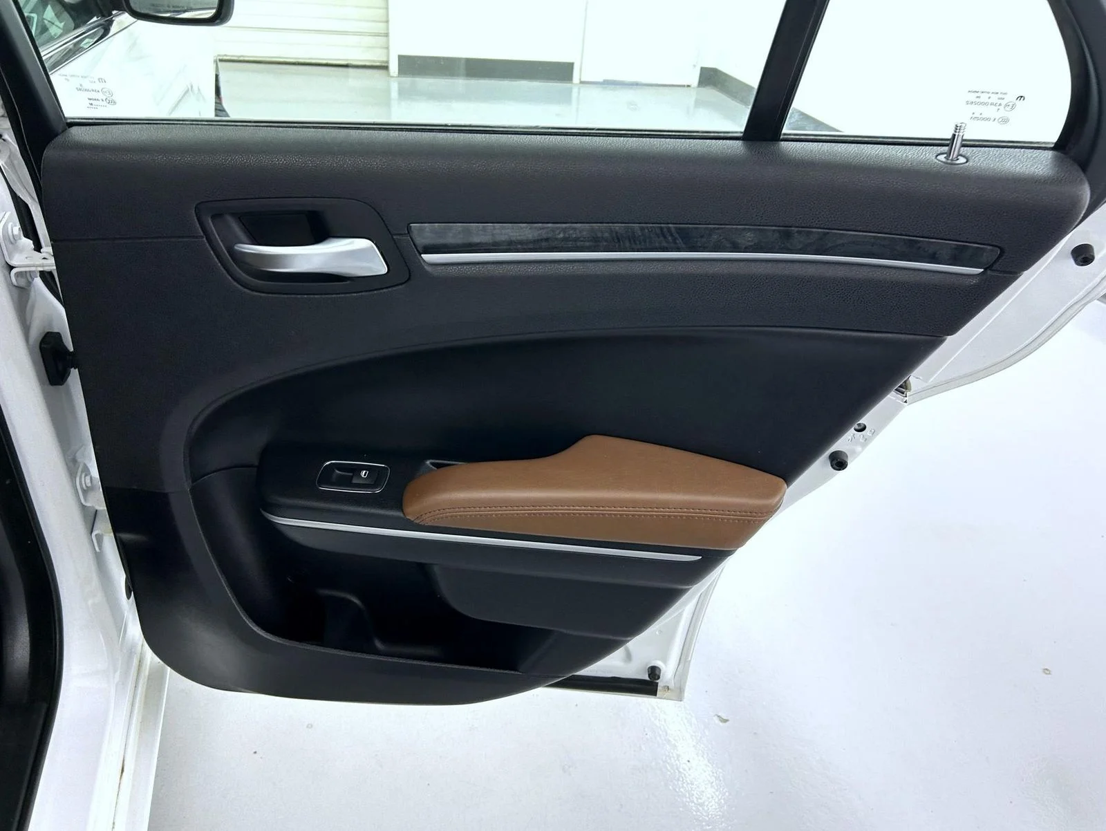 Used 2020 White Chrysler Limited image 17