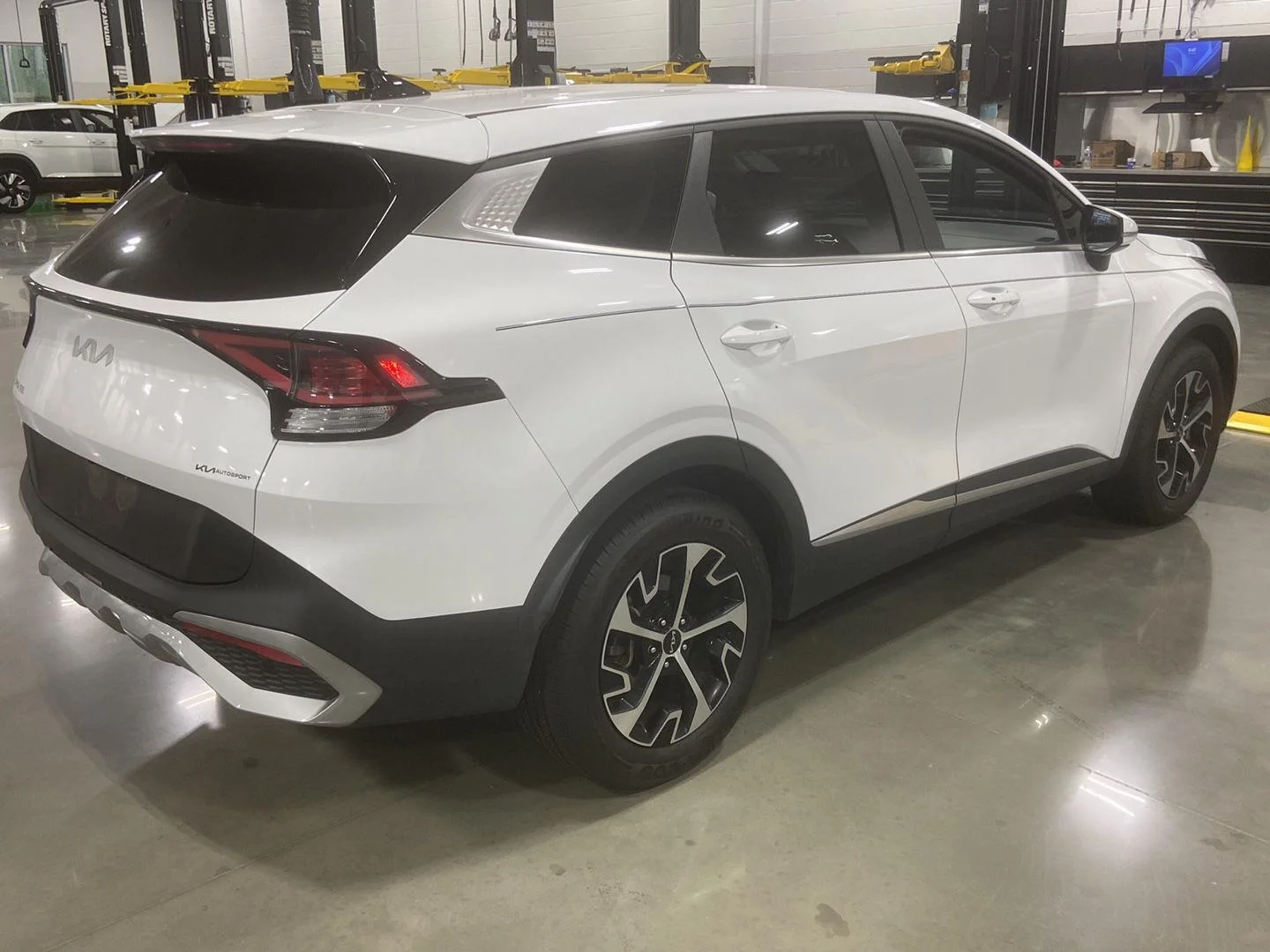 Used 2023 Glacial White Pearl Kia EX image 5