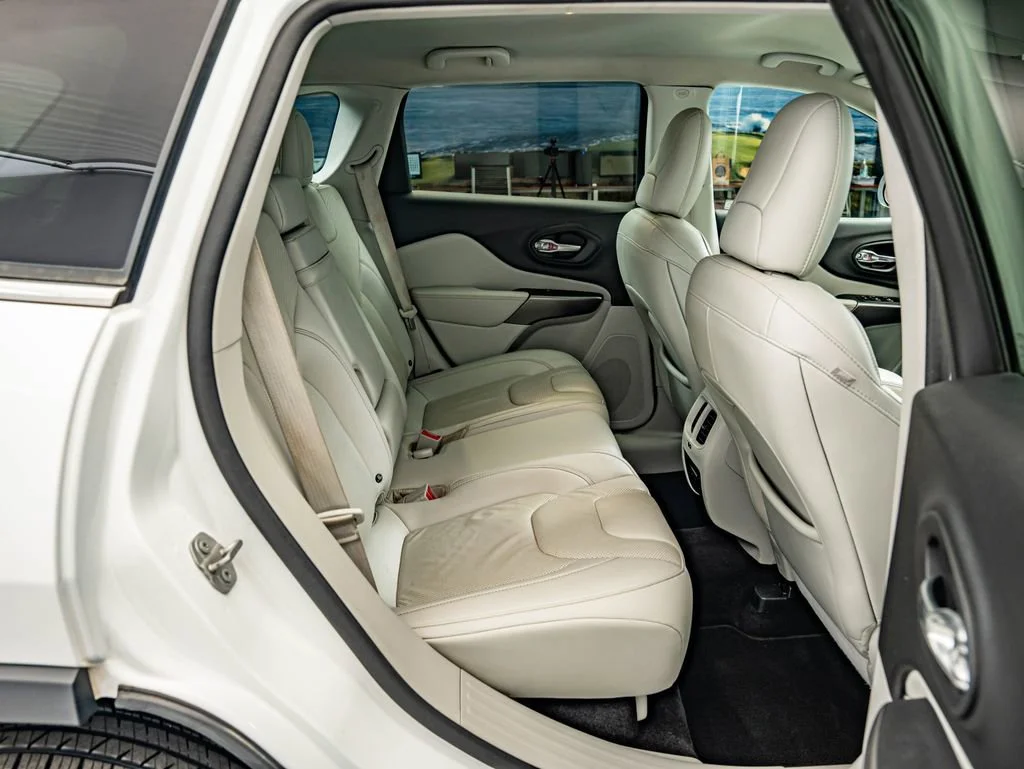 Used 2019 Bright White Clearcoat Jeep Limited image 34