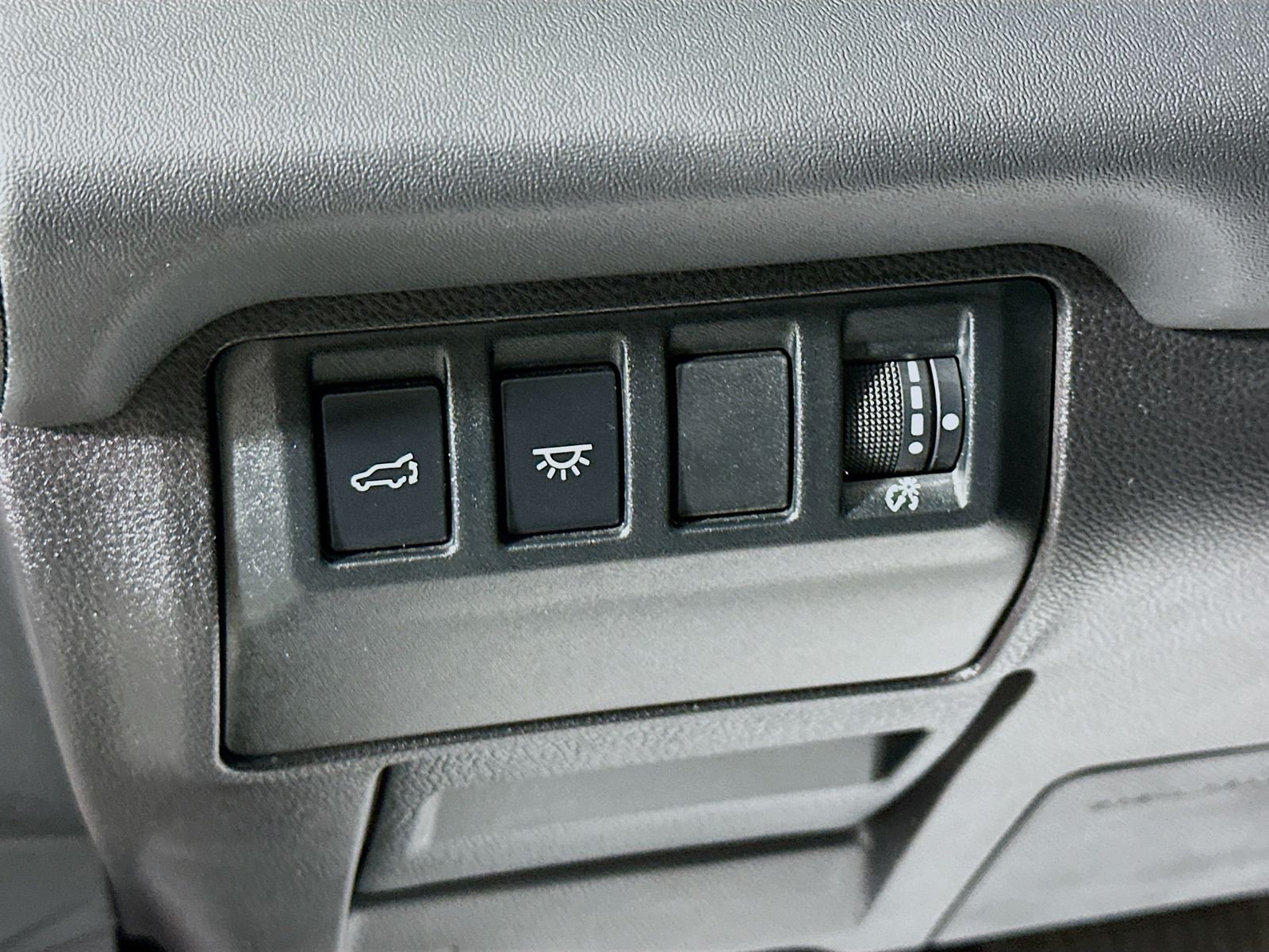 Used 2023 Crystal White Pearl Subaru Onyx Edition image 10