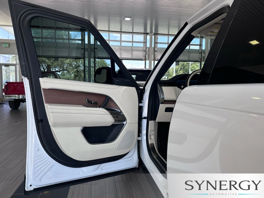 Used 2023 Fuji White Land Rover SE image 26