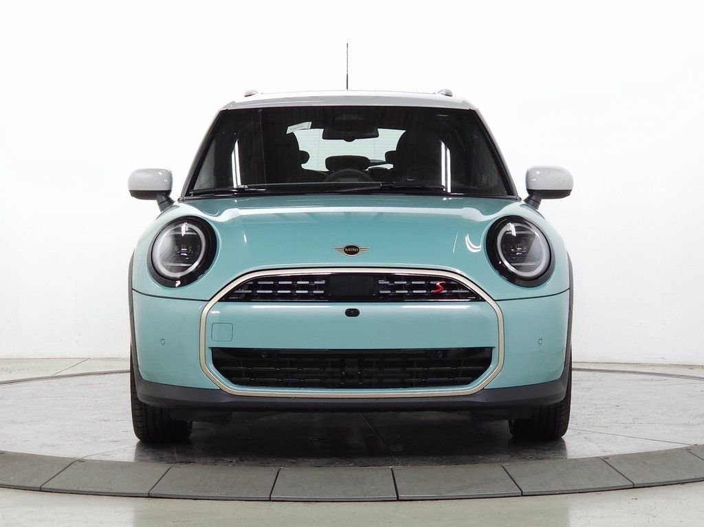 New 2026 Green Metallic MINI Iconic image 2