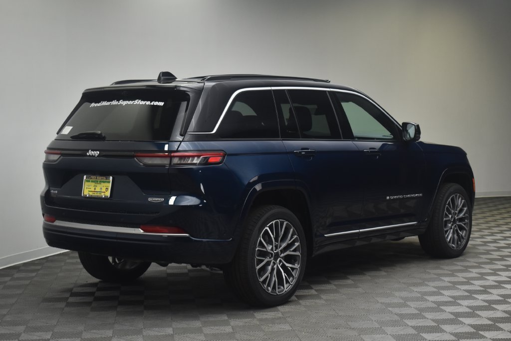 New 2027 Fathom Blue Pearl-Coat Paint Jeep Summit image 5