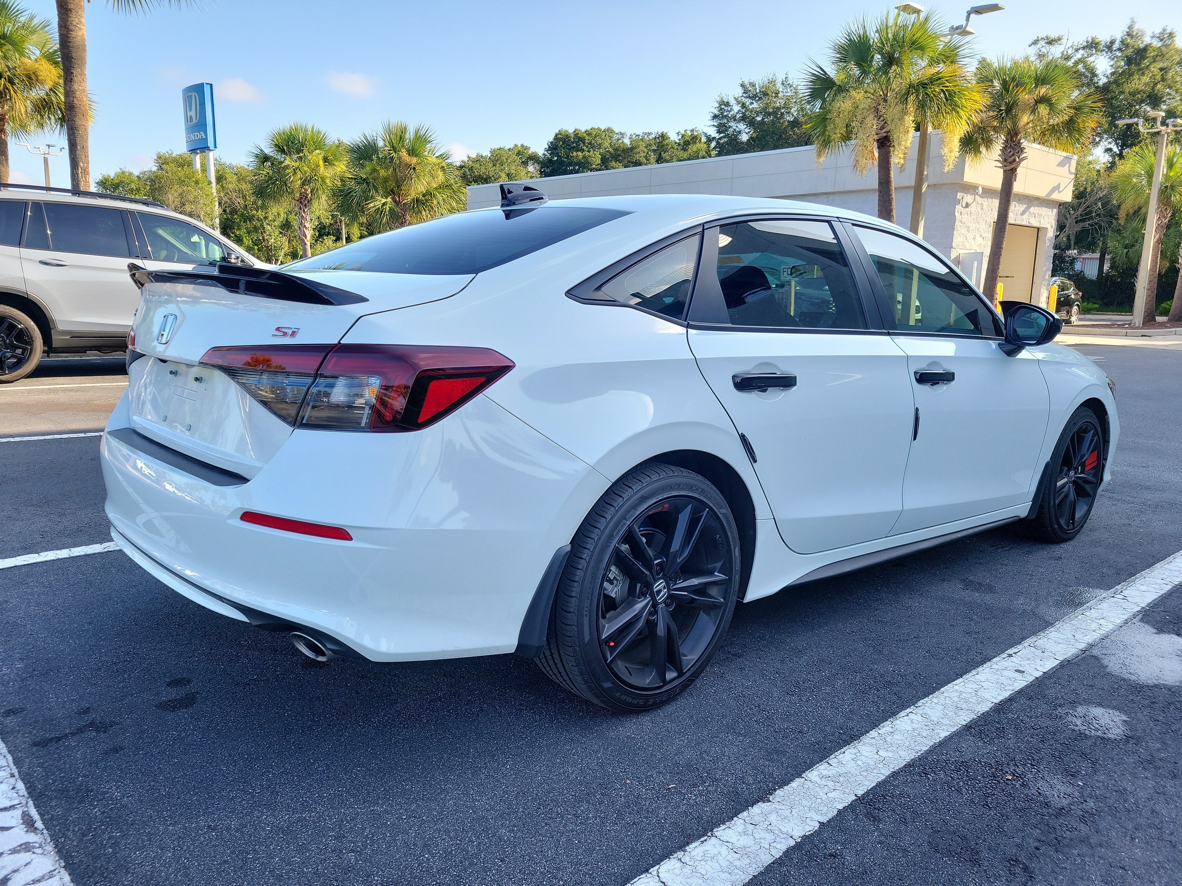 Certified Used 2025 Platinum White Pearl Honda SI image 41