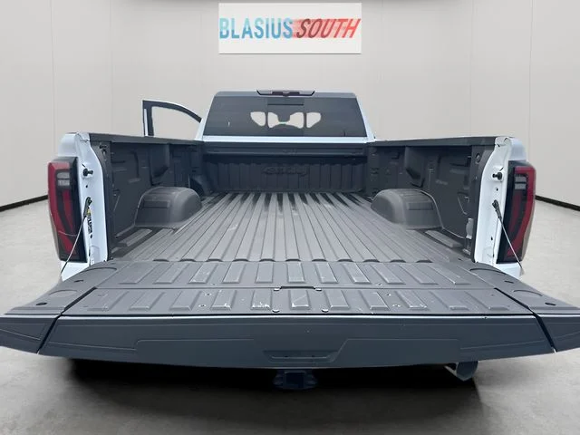 Used 2024 White GMC AT4 image 21