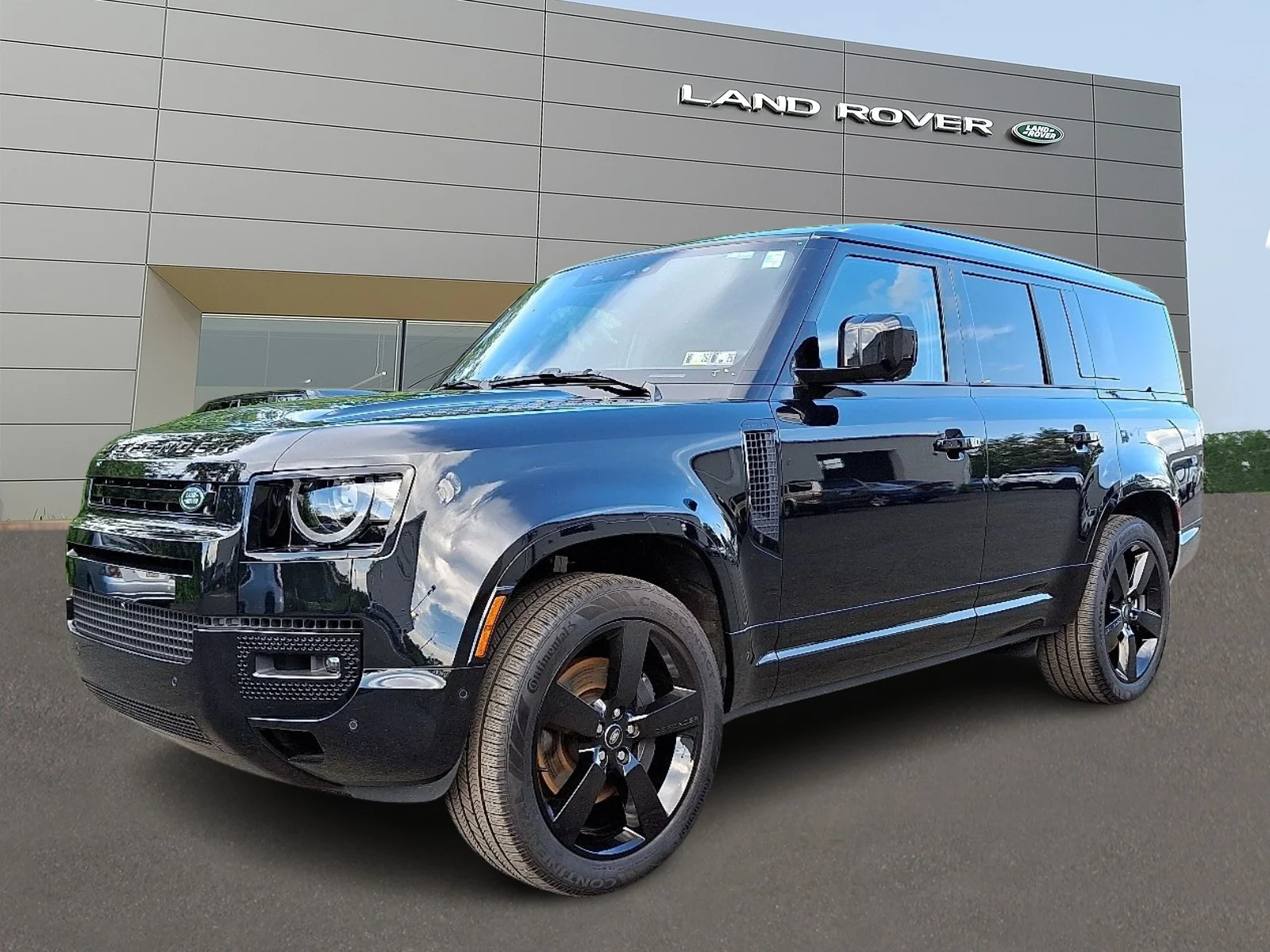 2025 Land Rover Defender 130 X-Dynamic SE P400's photo