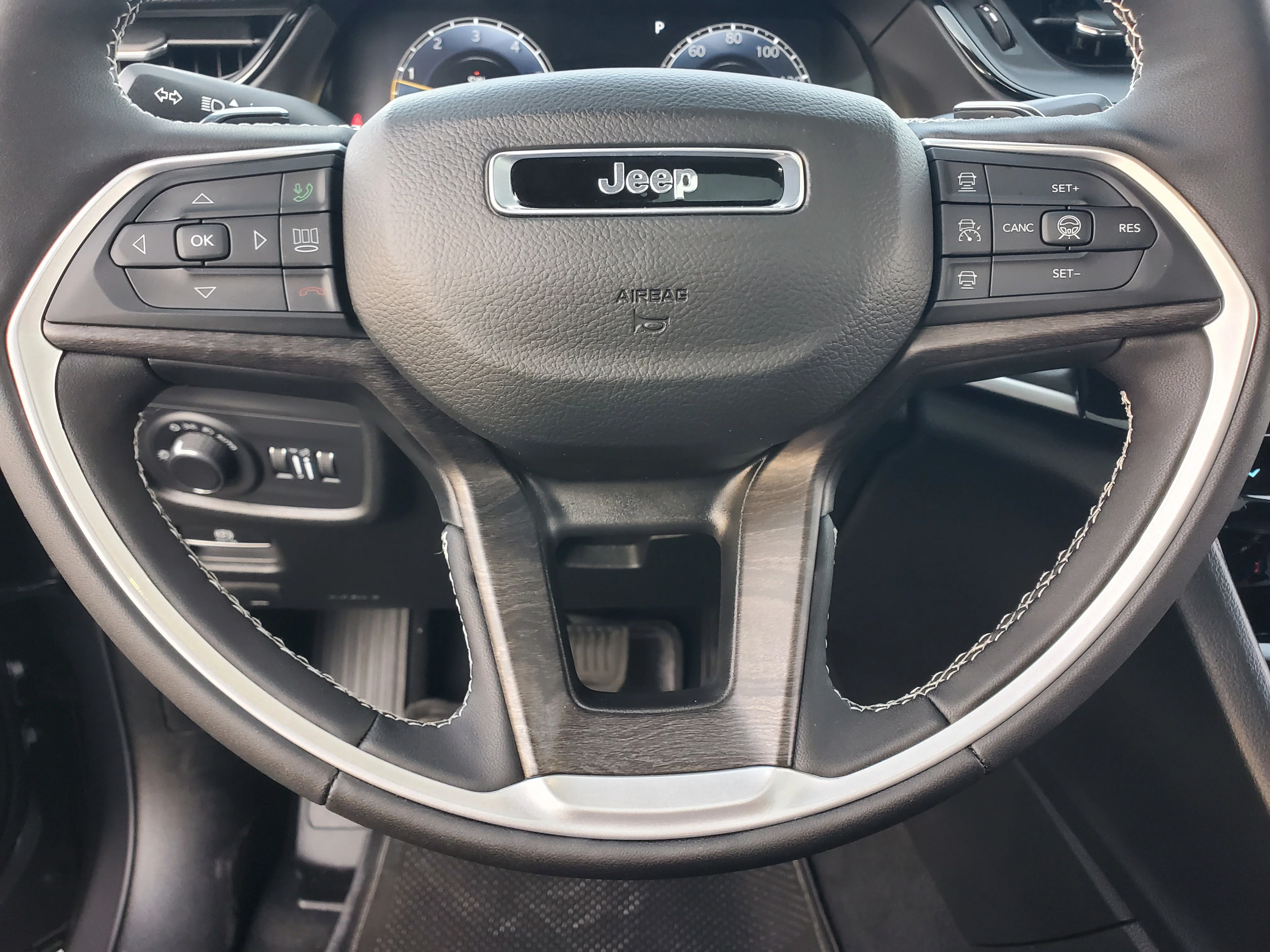 New 2026 Baltic Gray Metallic Clear-Coat Exterior Paint Jeep Limited Reserve image 24