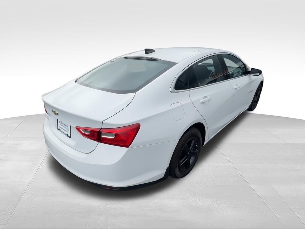 Used 2022 White Chevrolet LS image 8