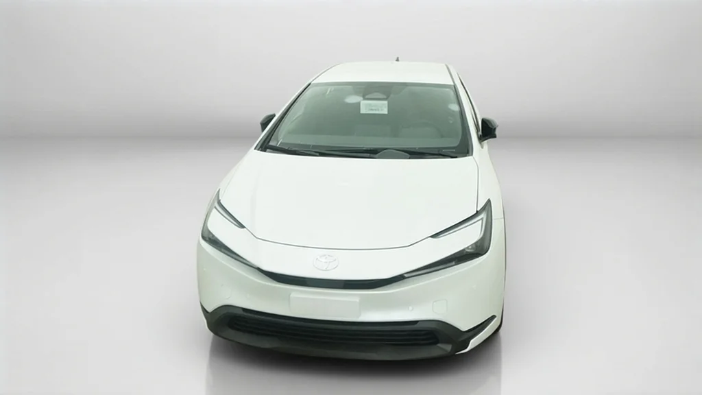 New 2027 Wind Chill Pearl Toyota LE image 16