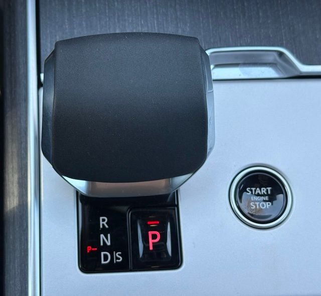 New 2026 Eiger Grey Land Rover SE image 27