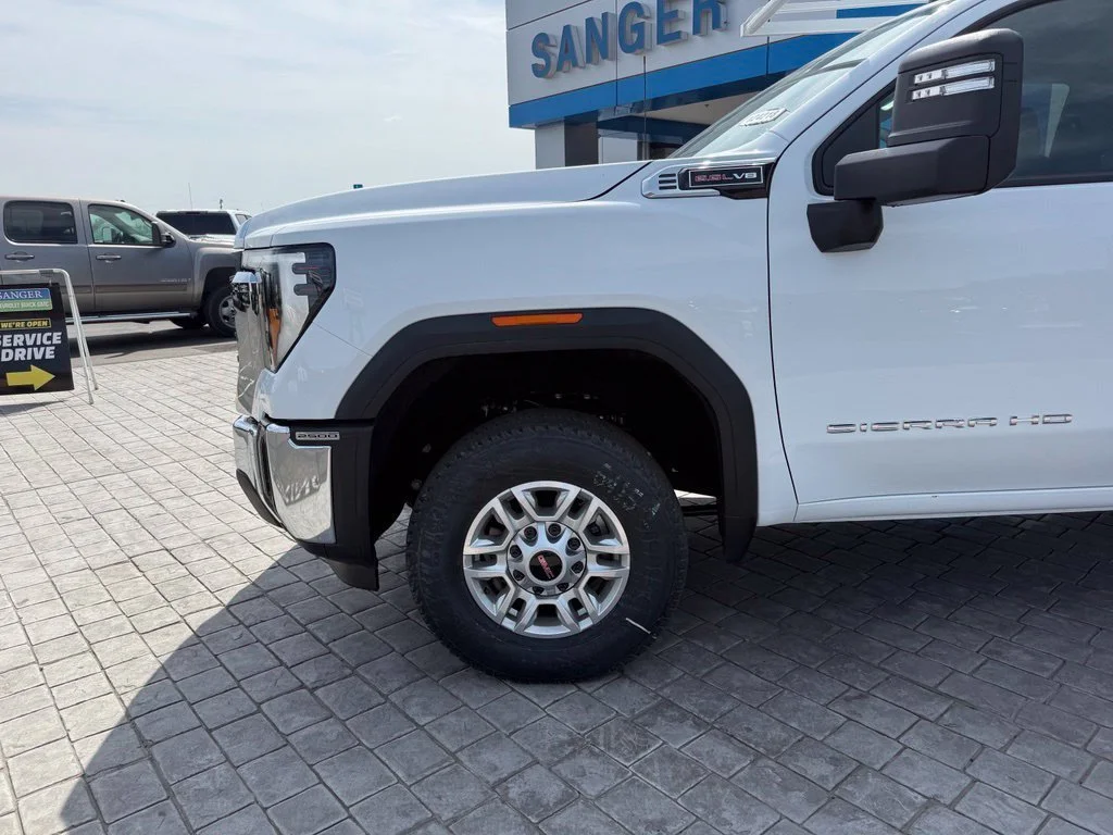 New 2026 Summit White GMC Pro image 5