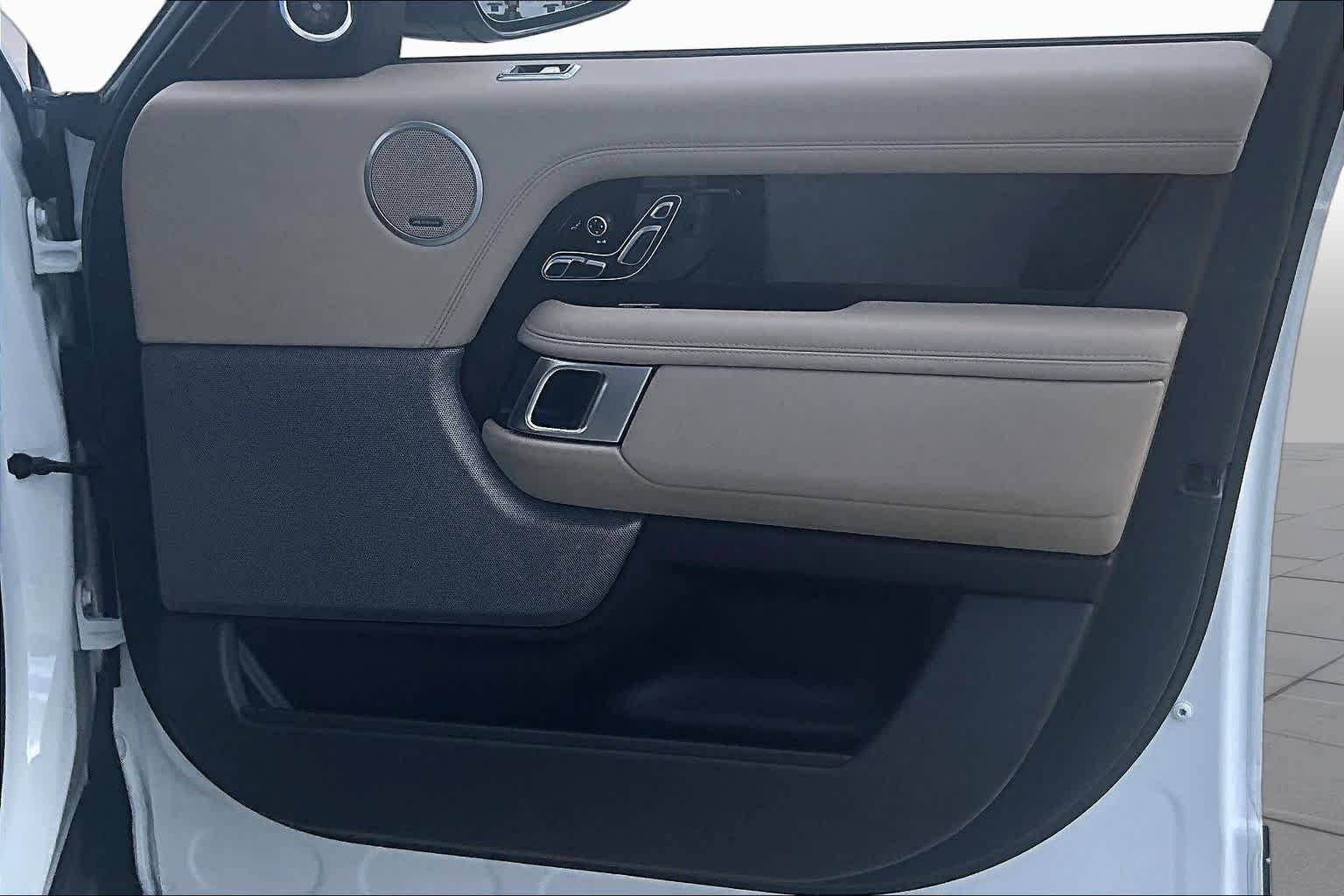 Used 2018 Fuji White Land Rover HSE image 25